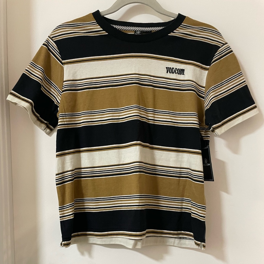 NWT Women’s Volcom Tee | Size: M